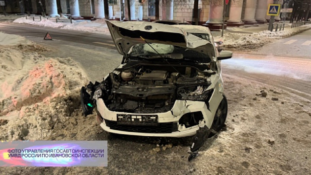 Два человека пострадали при столкновения иномарки и автобуса в Иванове